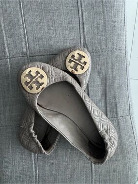 Tory Burch Quilted Ballet Flats with Gold Logo — Taupe
